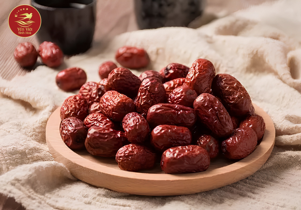 Táo đỏ chưng yến