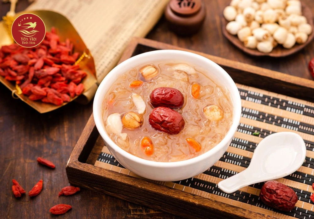 Cách chưng yến đường phèn táo đỏ chuẩn vị